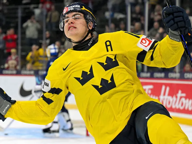 Top prospect Frondell en route to Blackhawks