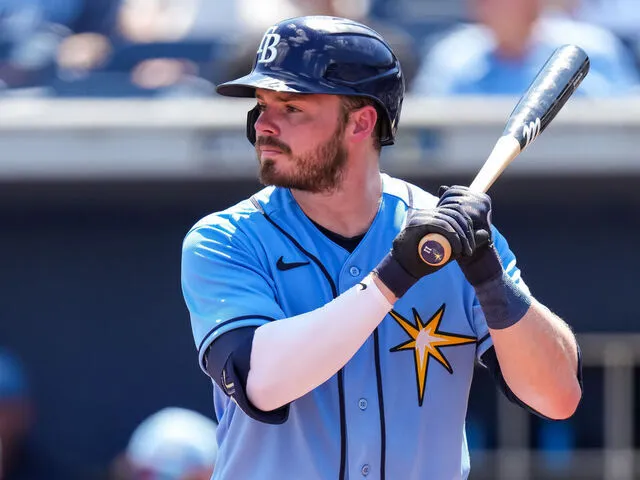 Rays' Lux to start season on IL with shoulder issue