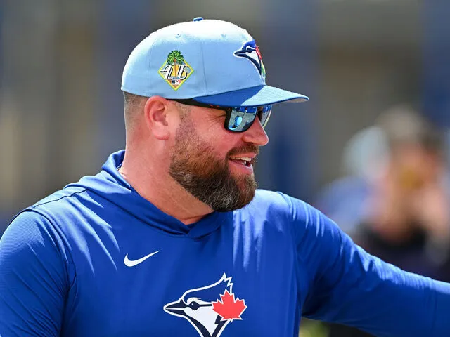 Blue Jays sign Schneider, Atkins to multi-year extensions